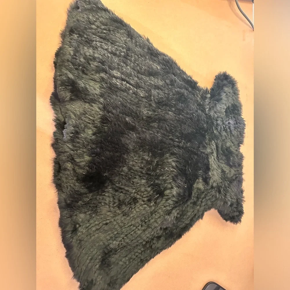 Bloomingdale’s‎ black rabbit fur capelet - Picture 4 of 10